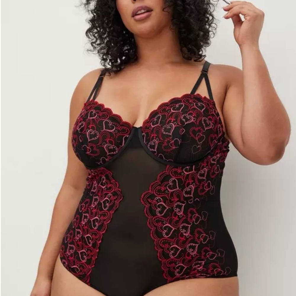 NWT Torrid Black and Red Heart Lace Bodysuit. Size 1. ❤️‍🔥